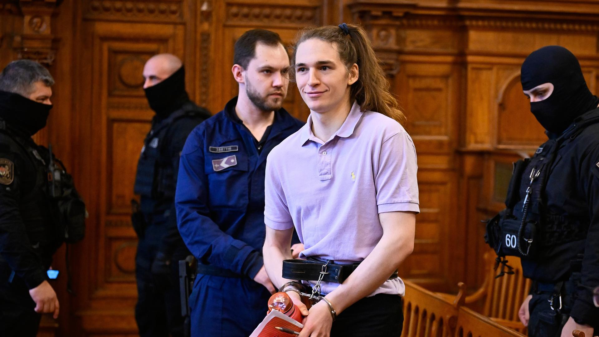 Lange Haftstrafe - Hunderte protestieren in Jena gegen Urteil für linksextreme Maja T.