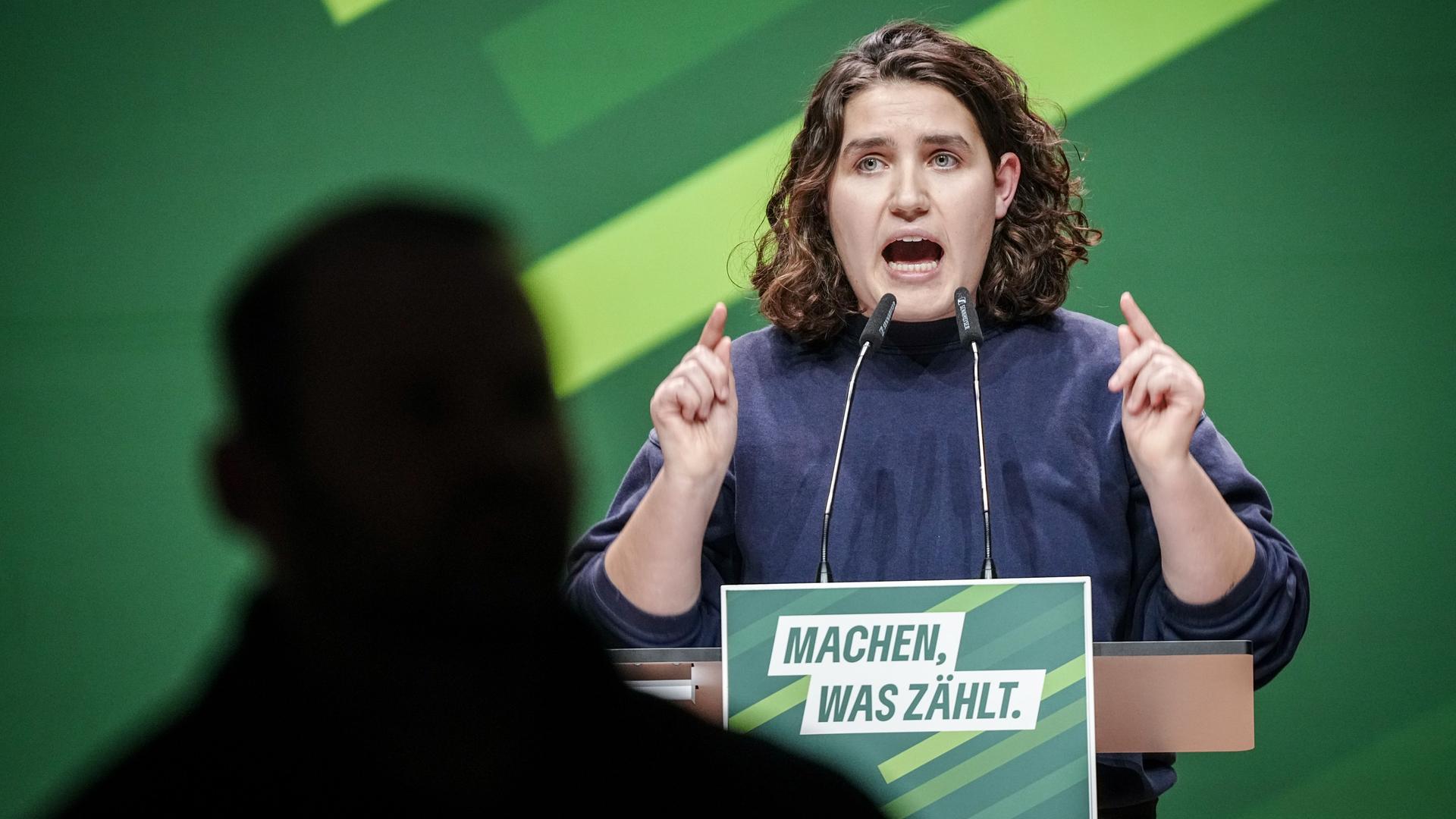 Katharina Stolla, Vorsitzende der Grüne Jugend, spricht beim Bundesparteitag von Bündnis 90/Die Grünen