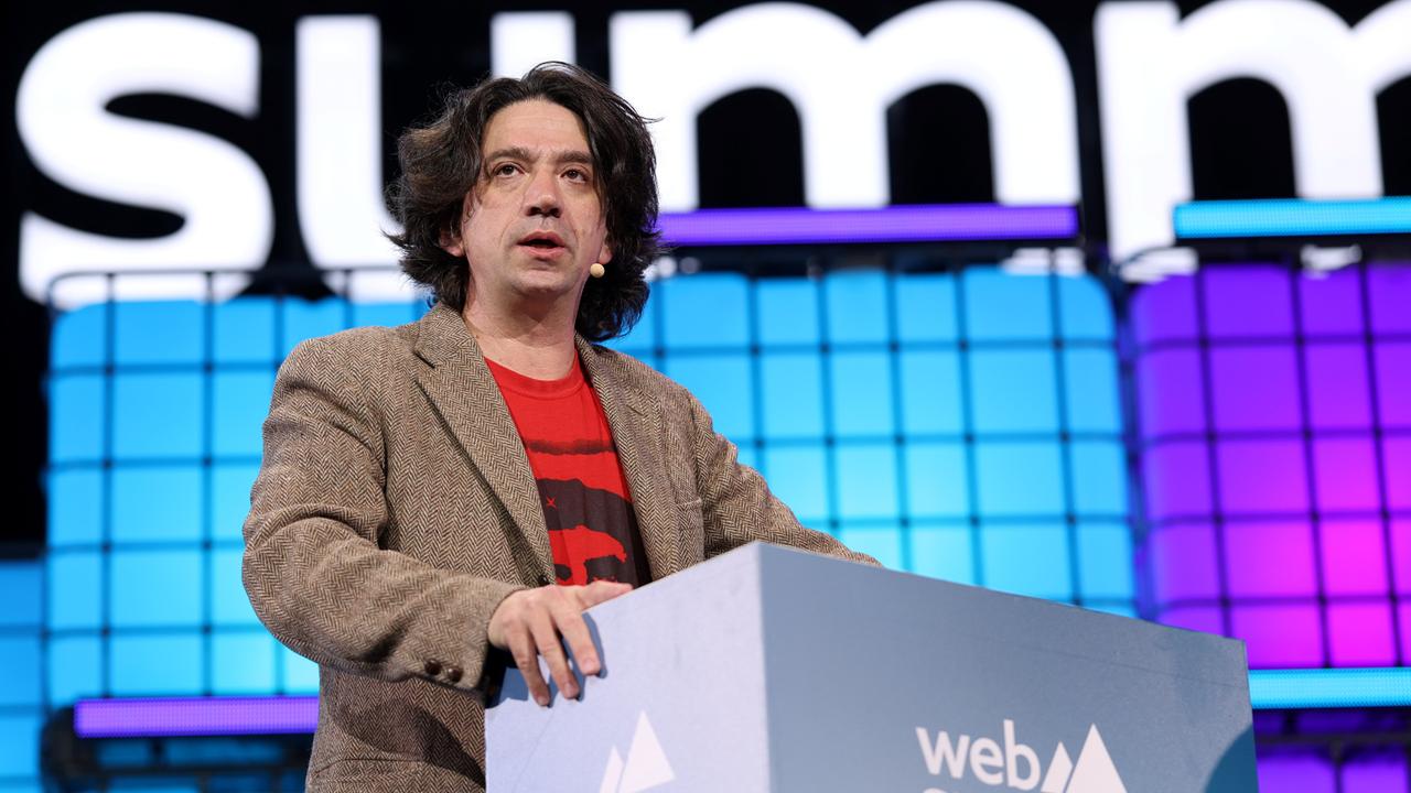 Curtis Yarvin spricht auf der Bühne des Web Summit in Vancouver, Kanada.