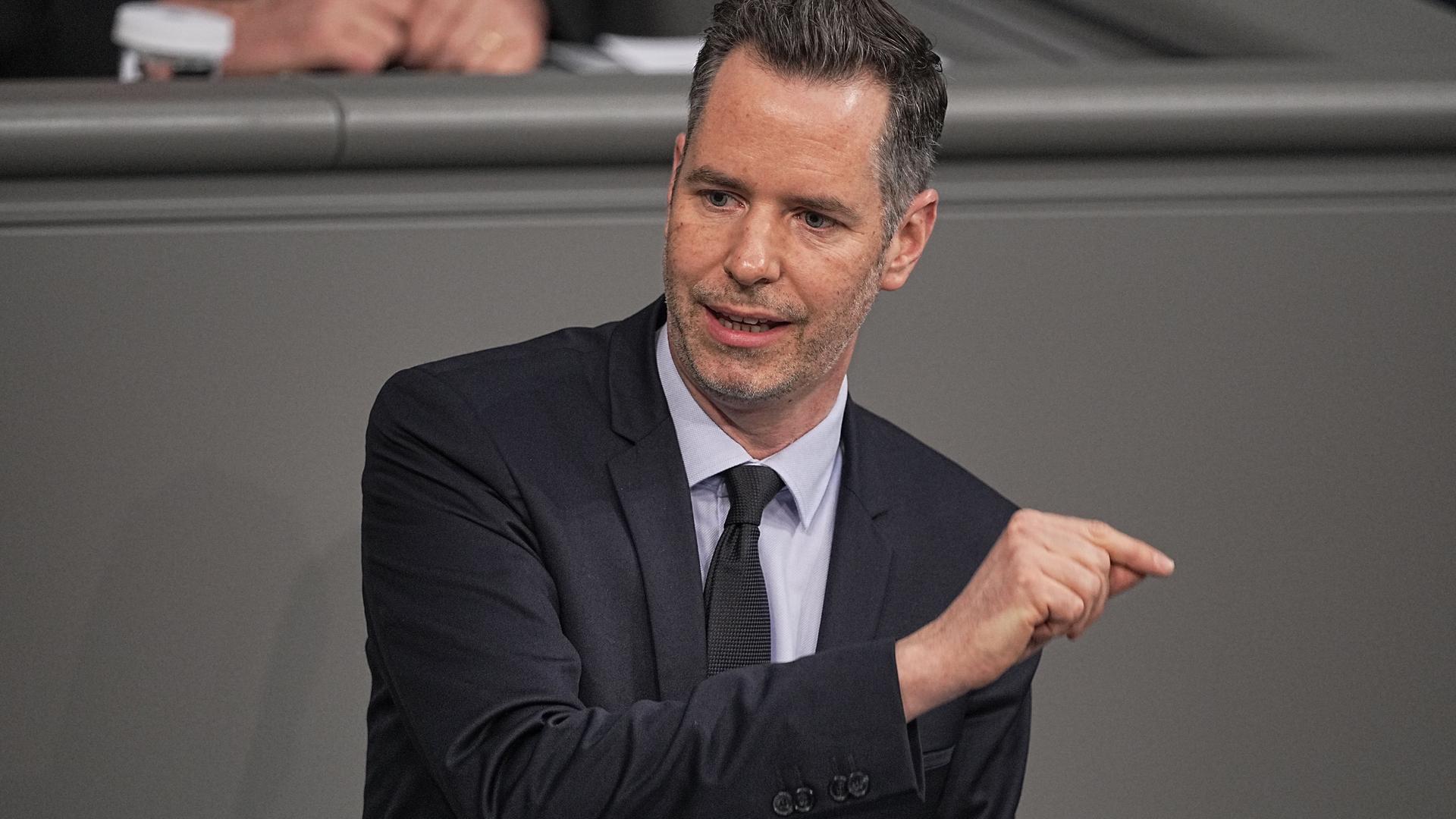 Christian Dürr,  FDP im Bundestag spricht im Bundestag nach der ersten Regierungserklärung von Kanzler Scholz.