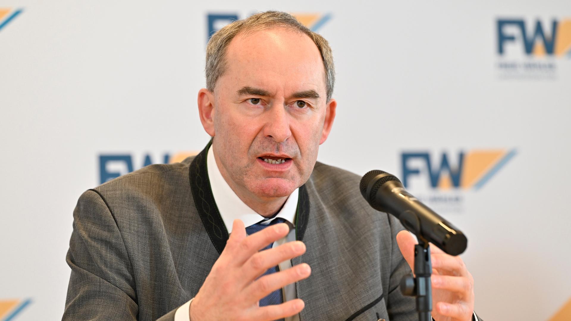 Bayern - Nationalhymnen-Pflicht an Schulen: Freie Wähler wollen Söder-Vorstoß aufhalten