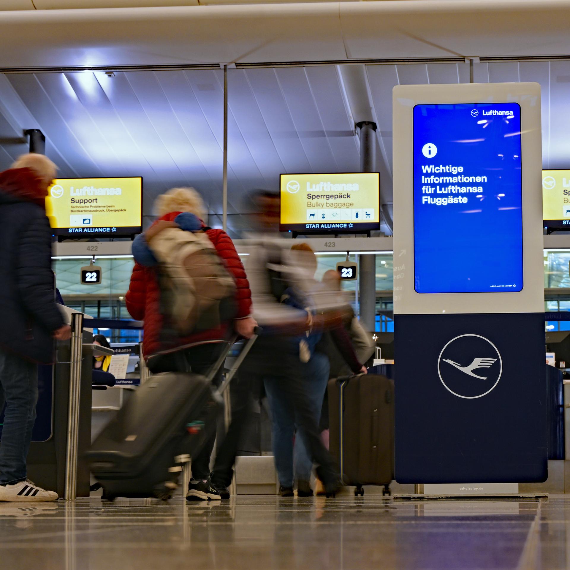 Streiks bei Lufthansa - Fast 800 Flüge fallen aus - etwa 100.000 Passagiere betroffen