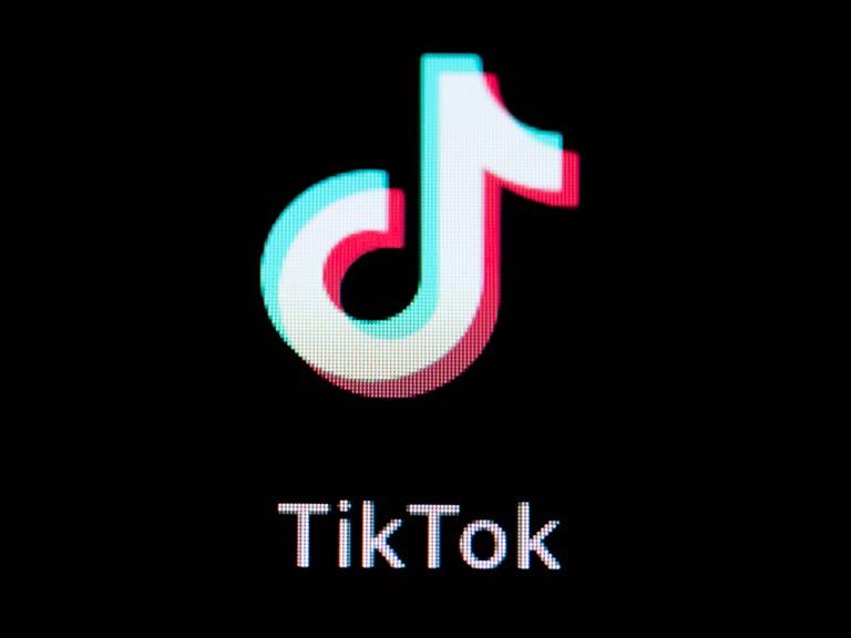 Das TikTok-Logo auf einem Bildschirm.