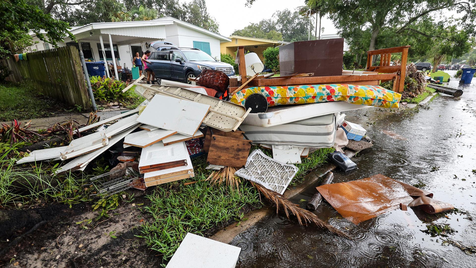 In Tampa/Florida beginnen nach dem Hurrikan "Helene" die Aufräumarbeiten.