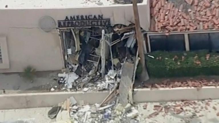 Trümmer liegen auf dem Boden nach einer Explosion in Palm Springs, Kalifornien. 