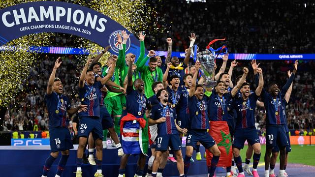 Fußball-Spieler von Paris Saint-Germain jubeln nach dem Sieg im Finale der Champions League. 