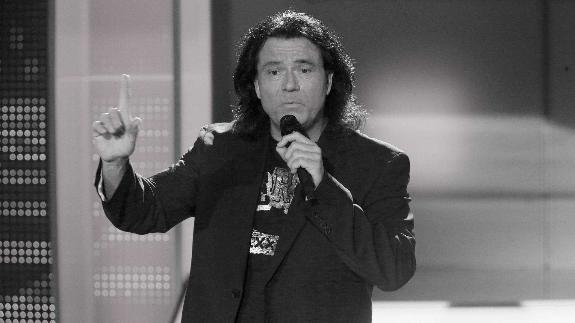 Sänger Andreas Martin singt im Jahr 2012 bei der Generalprobe der MDR-Sendung "Schlager des Jahres". 