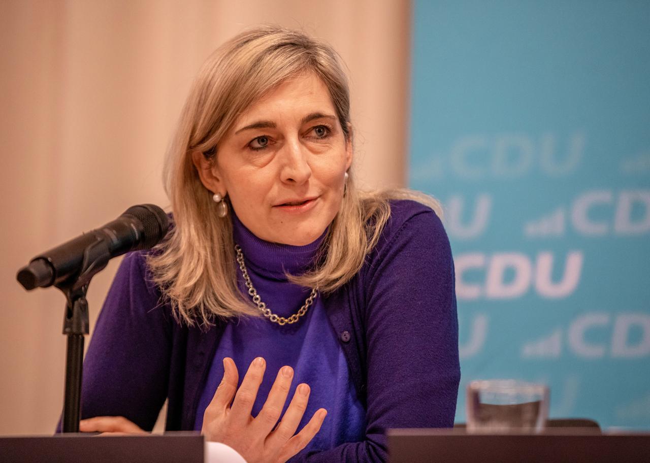 Nina Warken (CDU) spricht bei einer Pressekonferenz über die Ergebnisse des Treffens der Südwest-CDU im Kloster Schöntal. Nina Warken (CDU) spricht bei einer Pressekonferenz über die Ergebnisse des Treffens der Südwest-CDU im Kloster Schöntal.