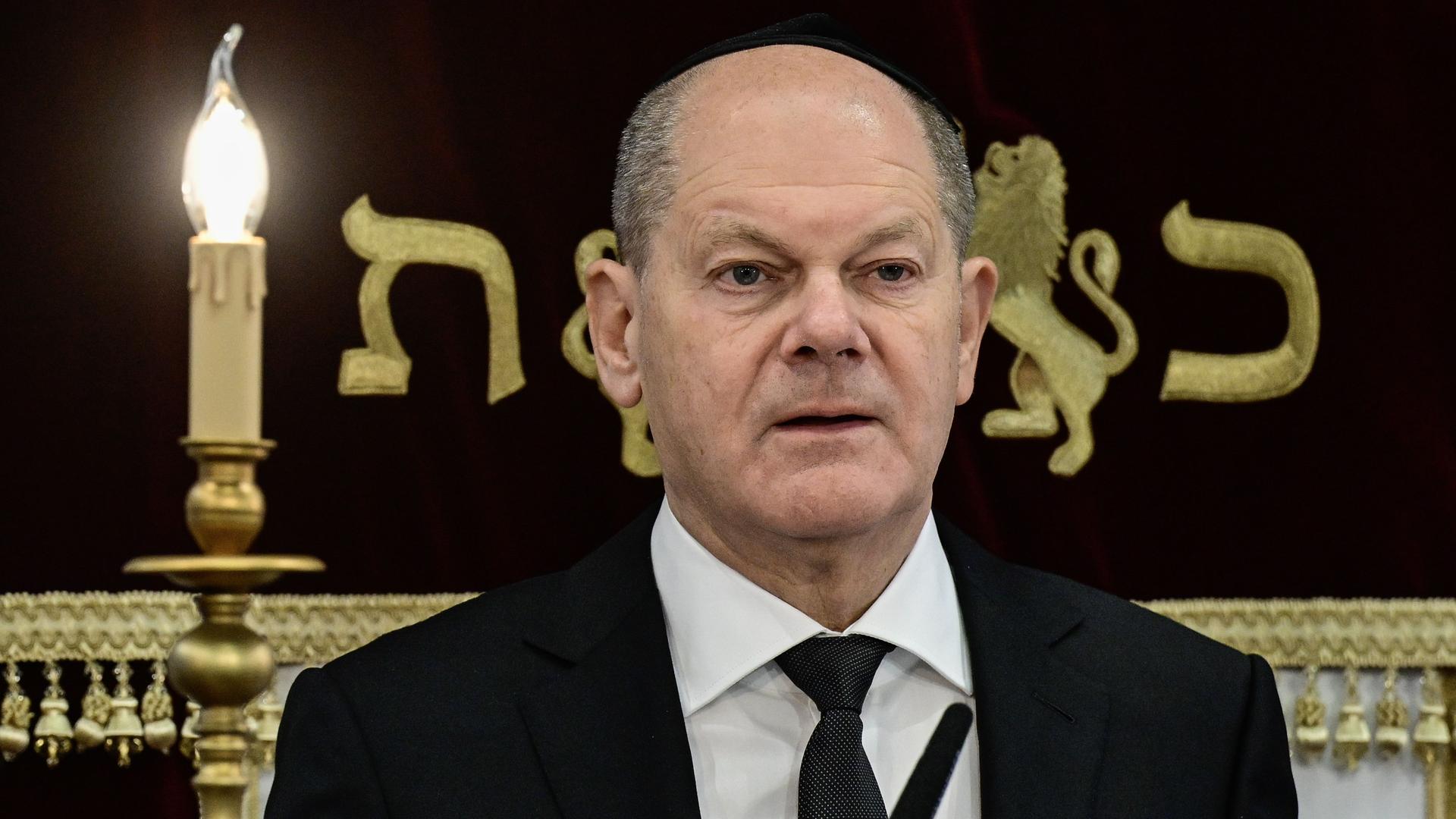 Bundeskanzler Olaf Scholz spricht während einer Gedenkveranstaltung zum 85. Jahrestag der Pogromnacht in der Synagoge Beth Zion. Bundeskanzler Olaf Scholz spricht während einer Gedenkveranstaltung zum 85. Jahrestag der Pogromnacht in der Synagoge Beth Zion.