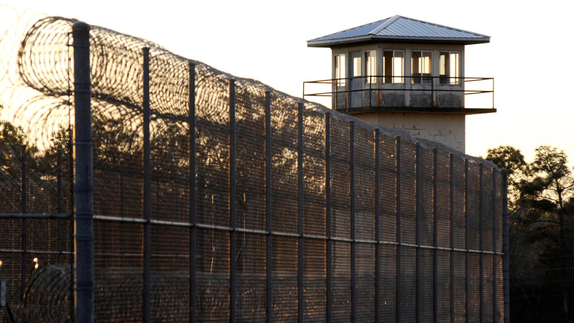 Das Holman Gefängnis in Atmore im US-Bundesstaat Alabama. 