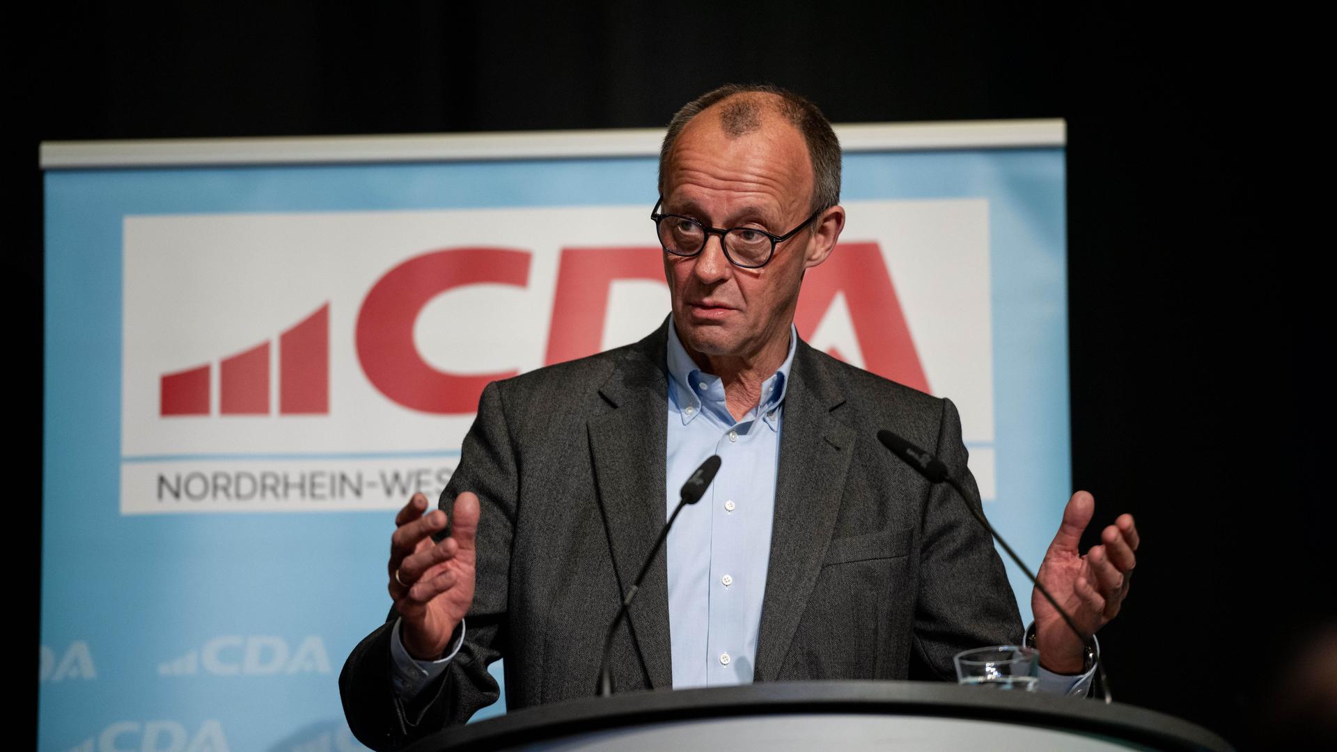 Friedrich Merz, CDU-Vorsitzender und Kanzlerkandidat seiner Partei, spricht bei der Betriebsrätekonferenz der Christlich-Demokratischen Arbeitnehmerschaft (CDA) Deutschland in Bochum. 