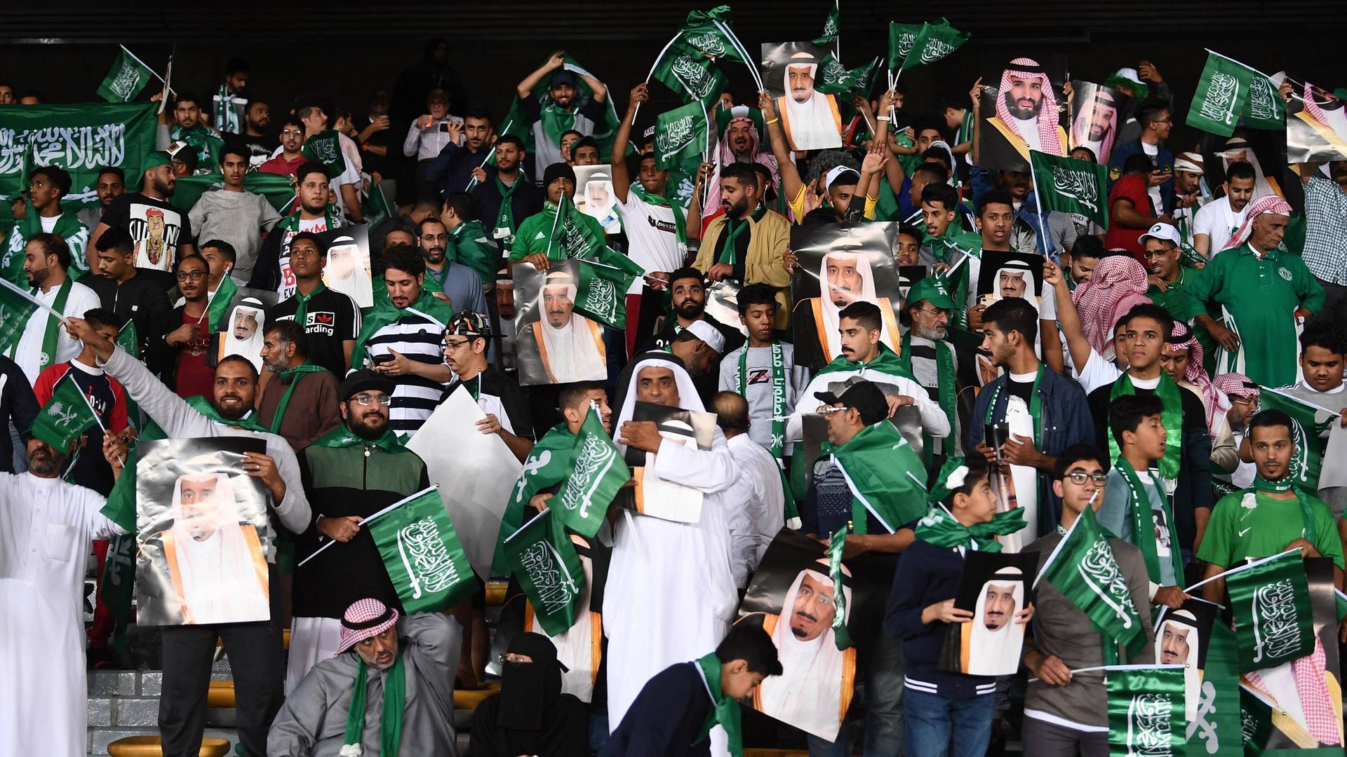 Fans der saudi-arabischen Fußball-Nationalmannschaft.
