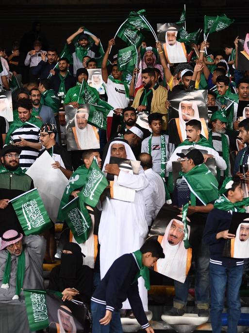 Fans der saudi-arabischen Fußball-Nationalmannschaft.