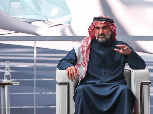 Yasir Al-Rumayyan ist Präsident des Erdölgiganten Saudi Aramco, Präsident von Newcastle United und Eigentümer mehrerer saudischer Fußball-Vereine. Er ist außerdem im Vorstand des Public Investment Fund.