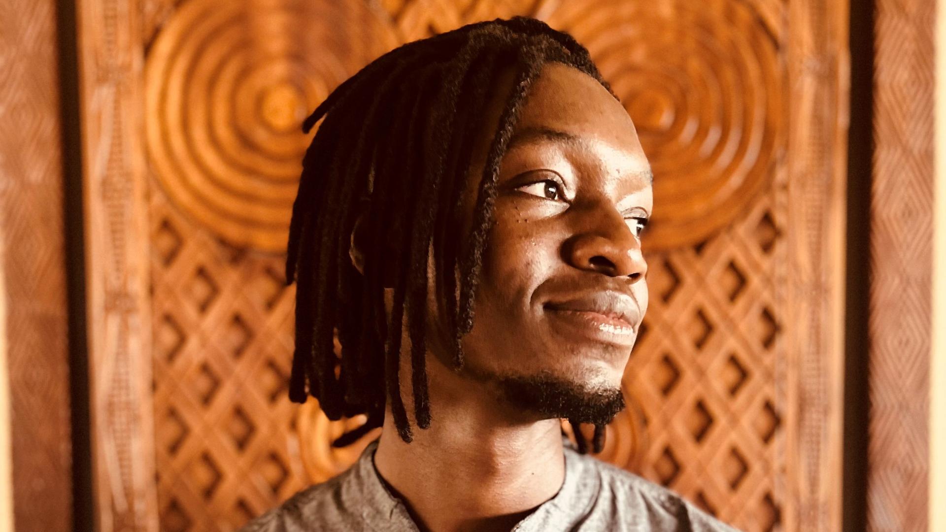 Porträt des Schriftstellers von der Elfenbeinküste, Nincemon Fallé Porträt des Schriftstellers von der Elfenbeinküste, Nincemon Fallé