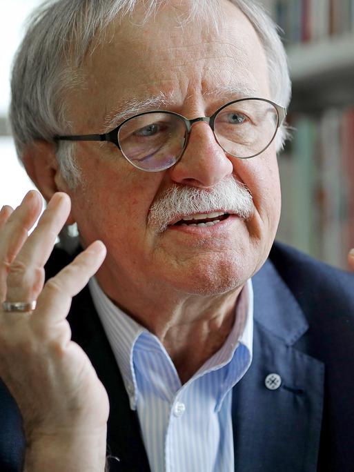 Der Journalist und Kirchentagspräsident Hans Leyendecker Der Journalist und Kirchentagspräsident Hans Leyendecker