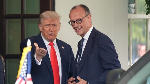 US-Präsident Trump empfängt Bundeskanzler Merz vor dem Weißen Haus in Washington
