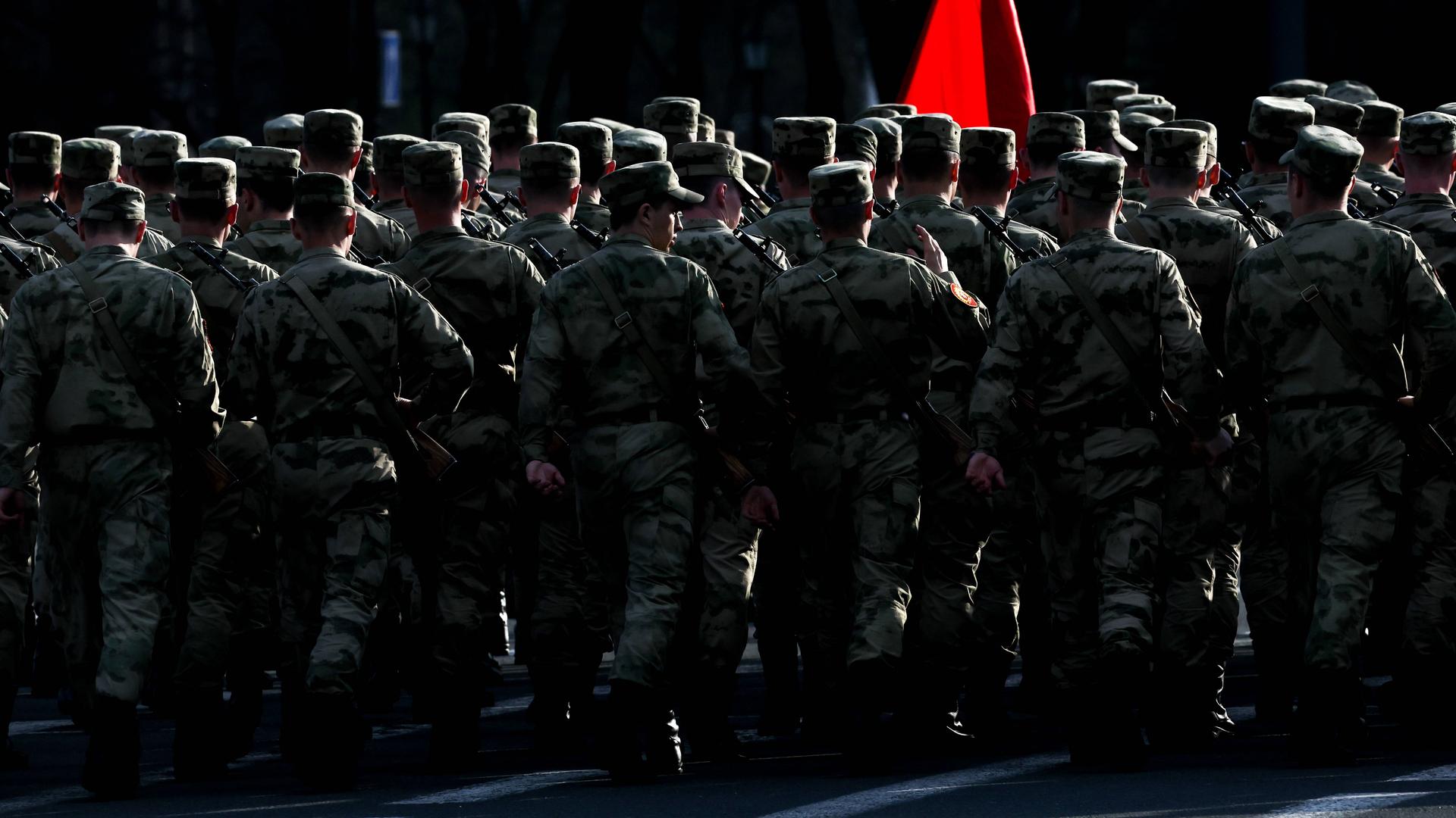 Russische Soldaten bei einer Militärparade.