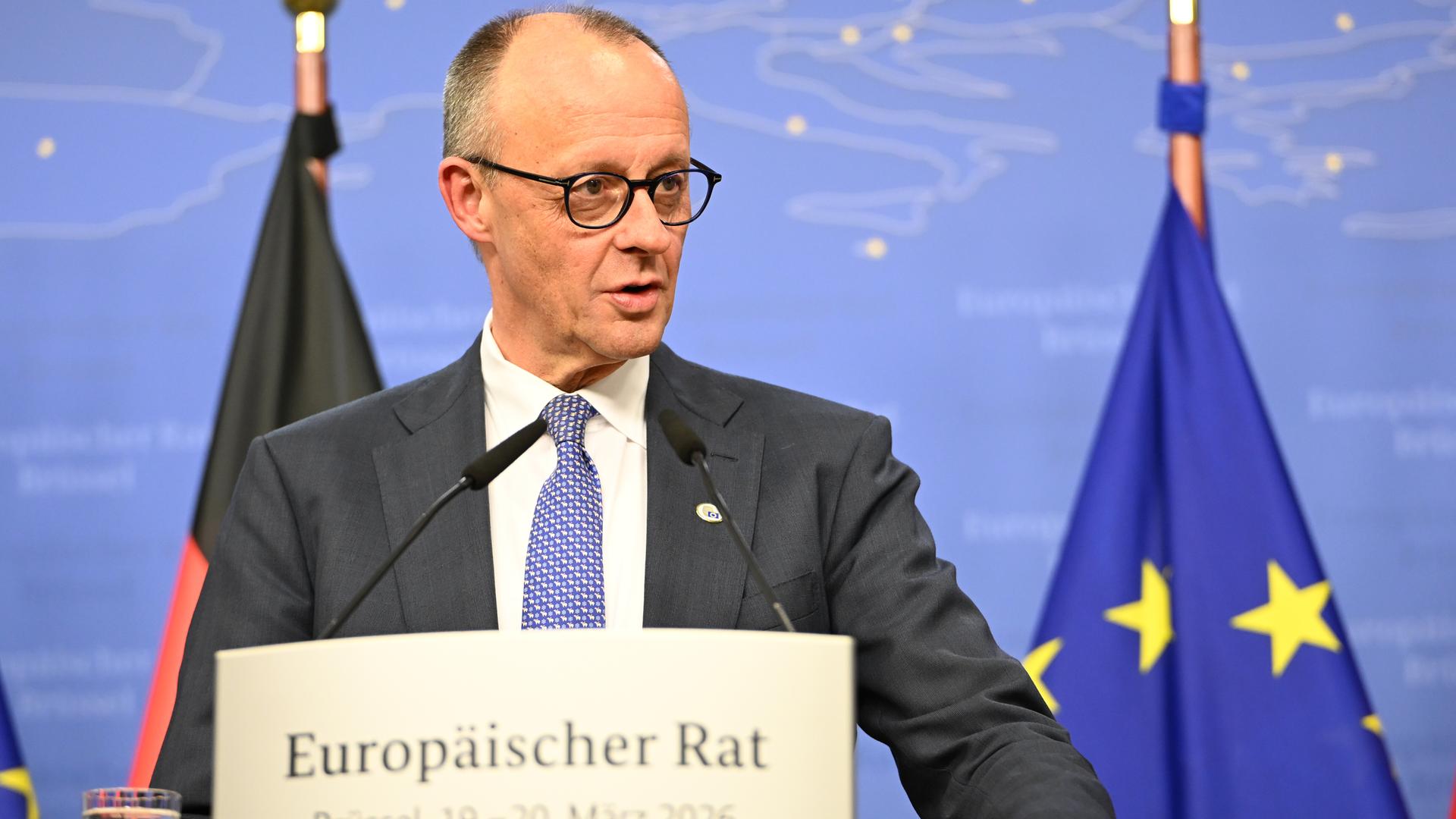 Bundeskanzler Friedrich Merz (CDU) gibt nach dem EU-Gipfel der Staats- und Regierungschef eine Pressekonferenz.