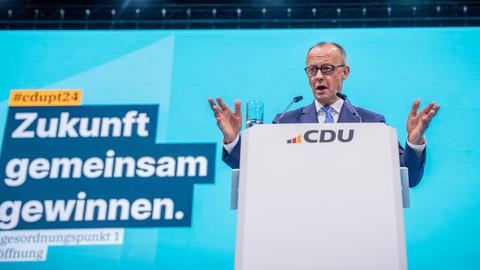 Berlin: Friedrich Merz, CDU Bundesvorsitzender, spricht zur Eröffnung beim CDU-Bundesparteitag. 