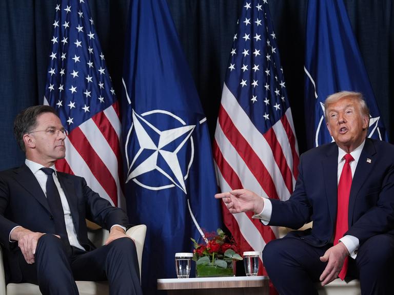 NATO-Generalsekretär Mark Rutte (links) und US-Präsident Donald Trump beim Weltwirtschaftsforum in Davos