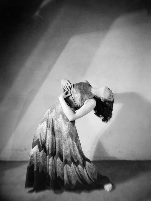 Eine historische Aufnahme der Tänzerin Mary Wigman: "Danseuse in Dance of Sorrow" aus dem Jahr 1931.