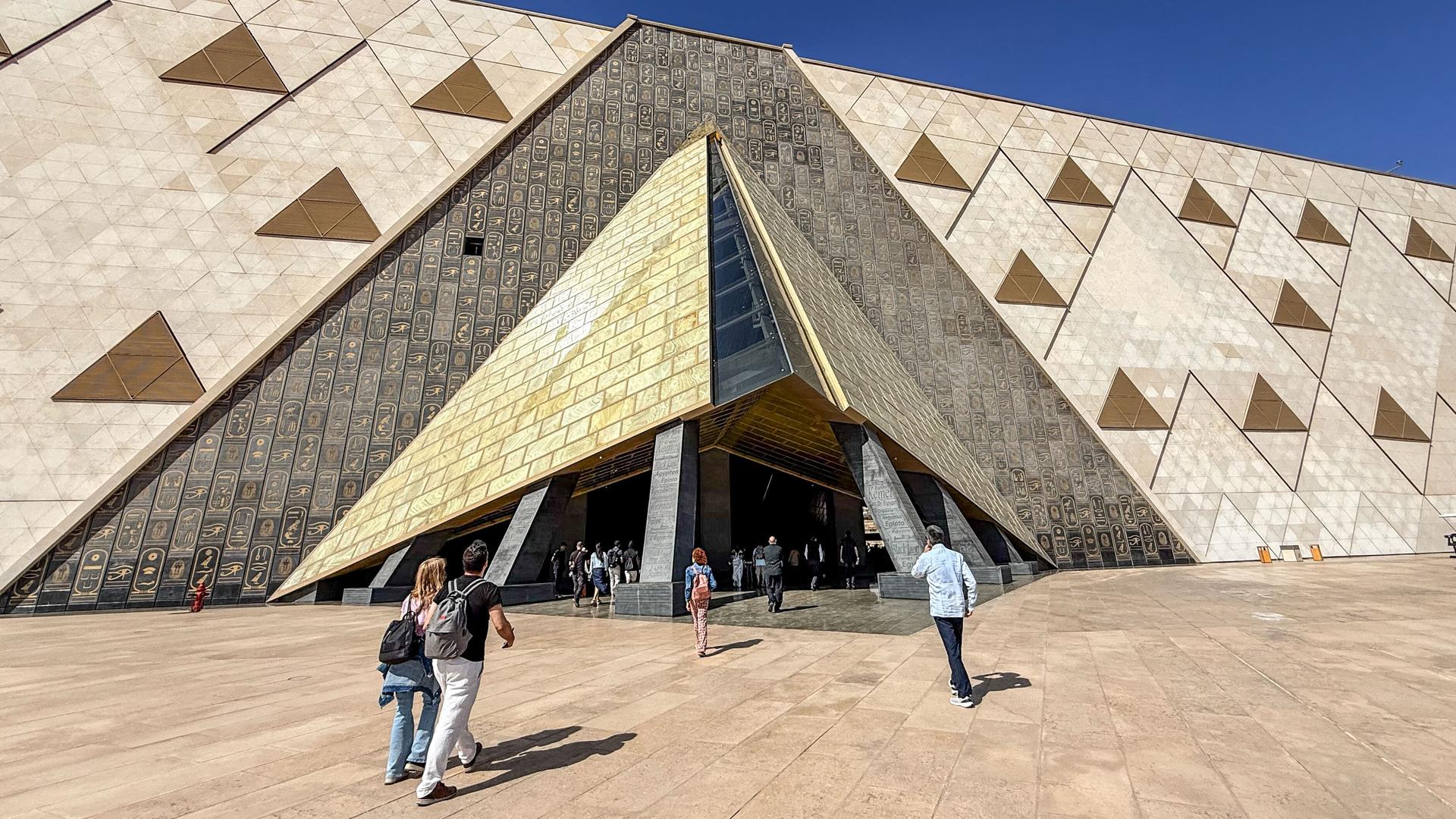 Neues Museum für Ägypthologie, auch Großes Ägyptisches Museum genannt, in Kairo, Ägypten Neues Museum für Ägypthologie, auch Großes Ägyptisches Museum genannt, in Kairo, Ägypten