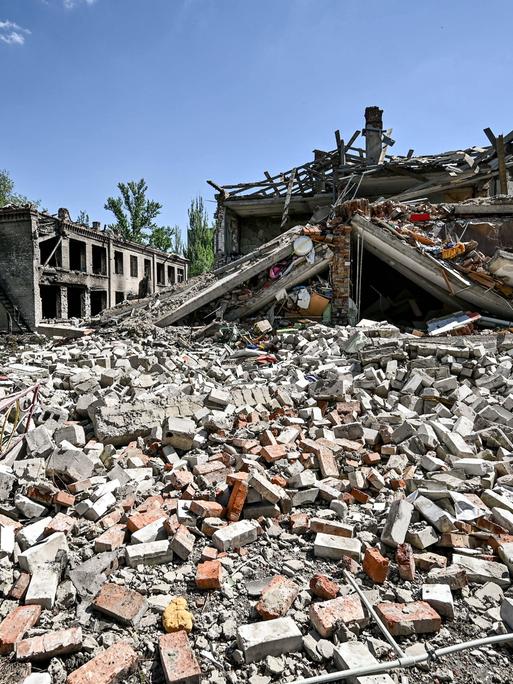 Ein Blick auf die Zerstörungen in der Front-Stadt Awdijiwka in der Region Donetzk