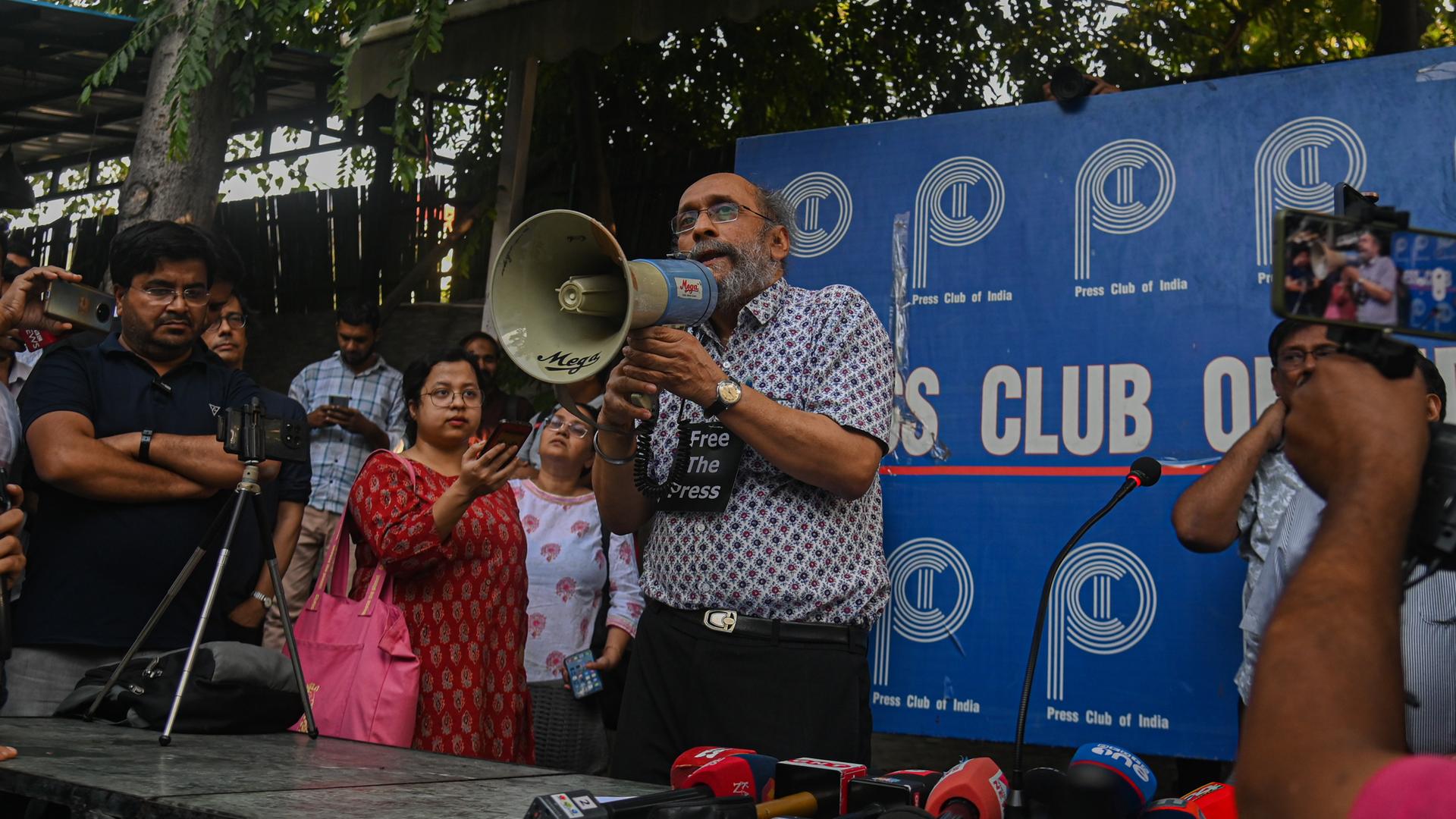 Protest in Indien nach dem Vorgehen der Behörden gegen die regierungskritische Webseite "NewsClick".