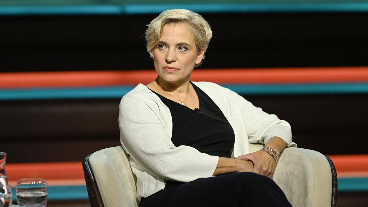 Die Politologin Bente Scheller sitzt während der ZDF-Talkshow "Markus Lanz" in einem Sessel. Die Politologin Bente Scheller sitzt während der ZDF-Talkshow "Markus Lanz" in einem Sessel.