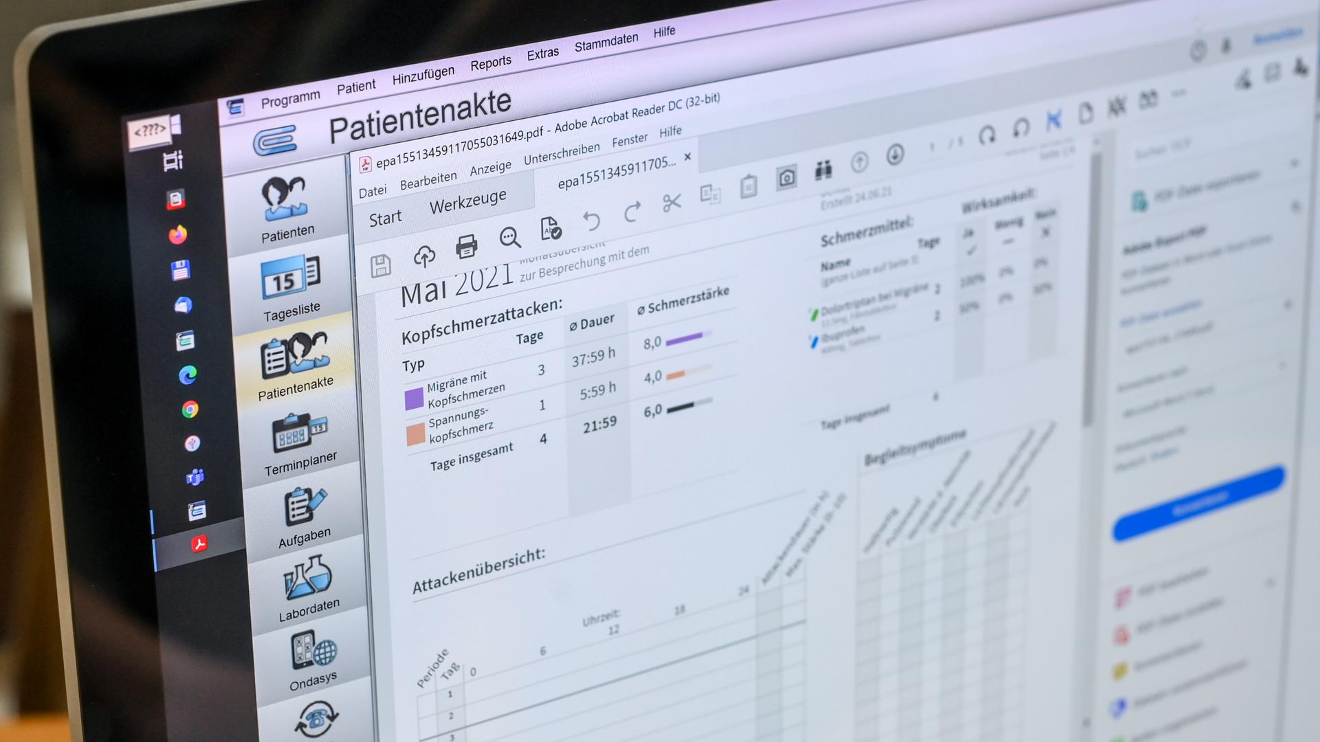 Eine elektronischen Patientenakte mit einem E-Rezept ist auf einem Bildschirm zu sehen. Eine elektronischen Patientenakte mit einem E-Rezept ist auf einem Bildschirm zu sehen.