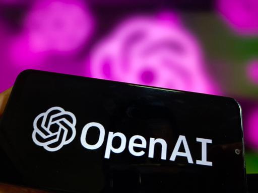 Das Logo von OpenAI. Die Firma programmiert unter anderem ChatGPT.