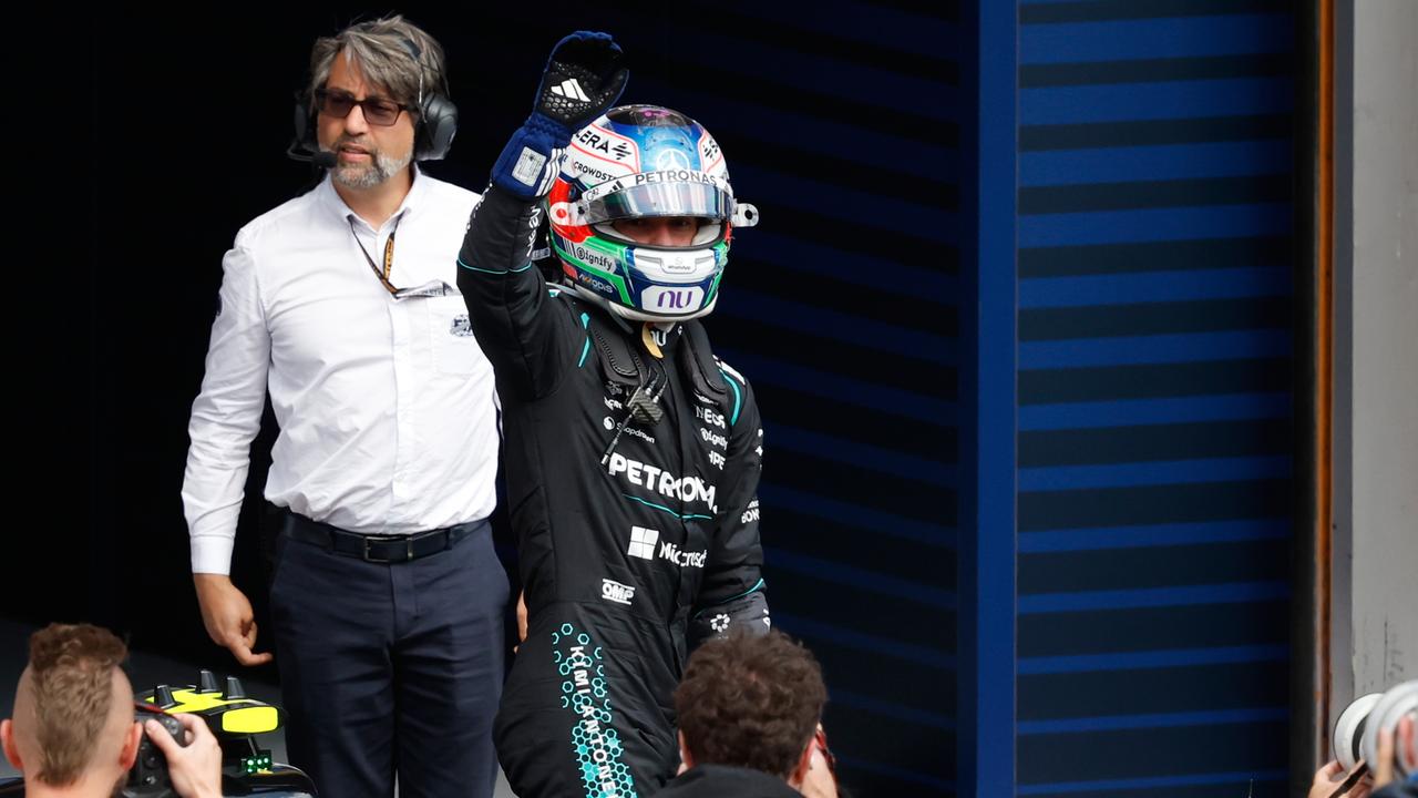 Formel1-Pilot Antonelli jubelt nach seienm Sieg im Rennen im belgischen Spa-Francorchamps.
