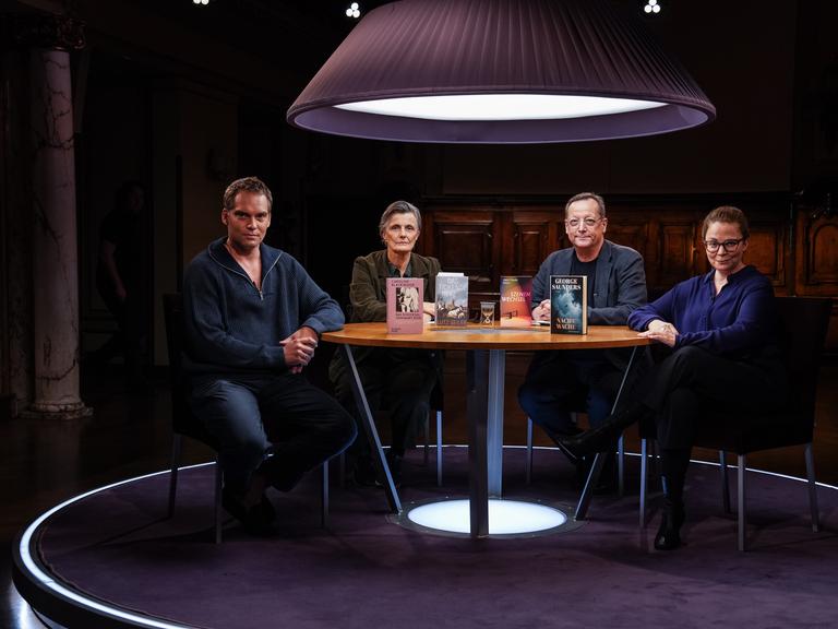 Von links: Simon Strauß, Iris Radisch, Matthias Brandt und Thea Dorn Von links: Simon Strauß, Iris Radisch, Matthias Brandt und Thea Dorn