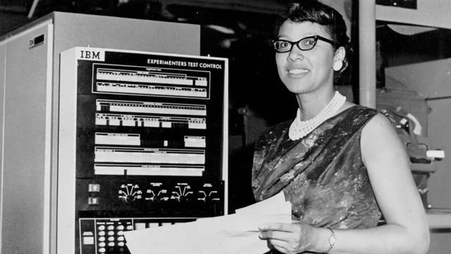 Schwarz-wiß-Aufnahme der Mathematikerin Melba Roy Mouton  