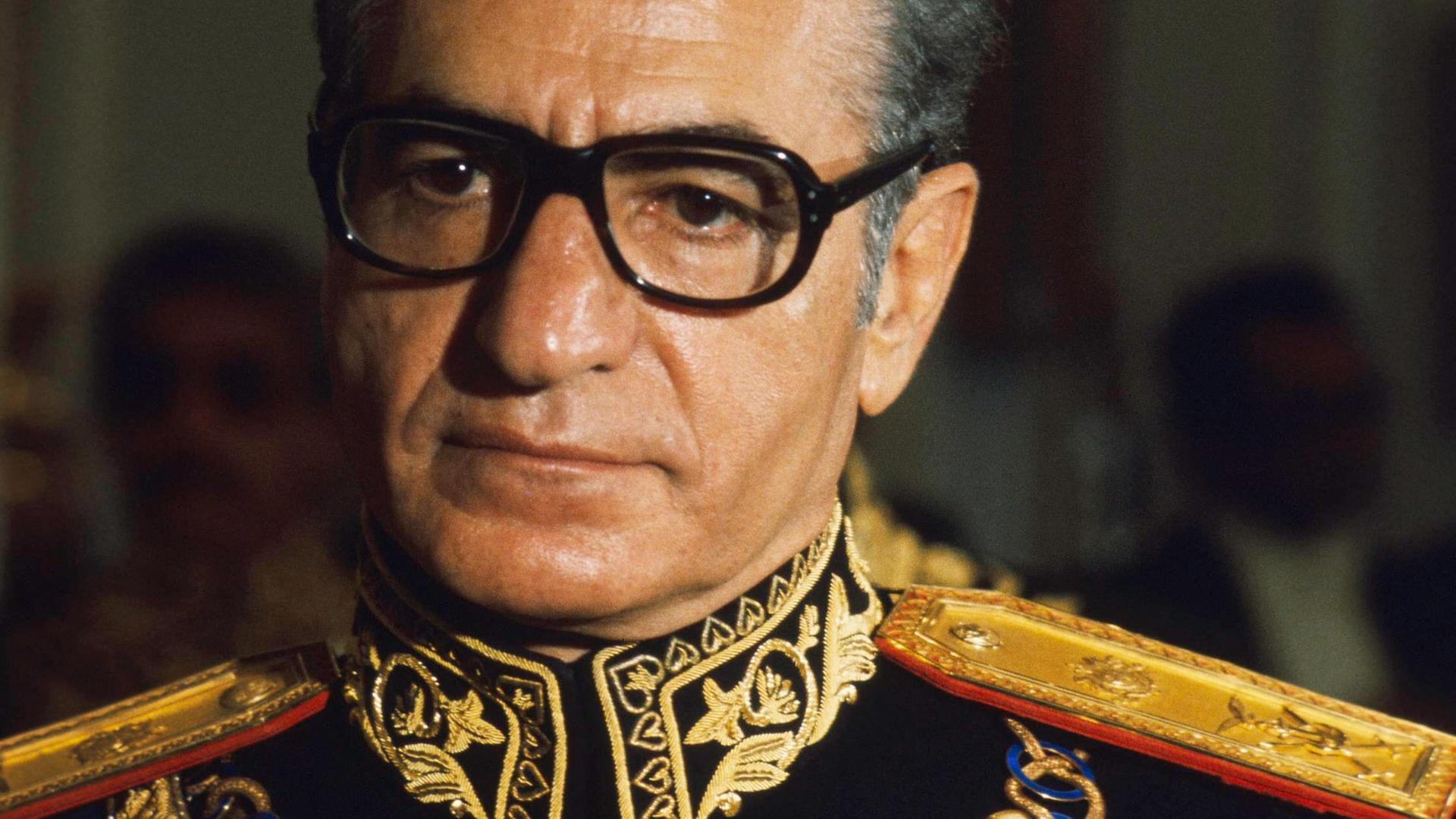 Der Schah Mohammad Reza Pahlavi in Uniform, 1972.