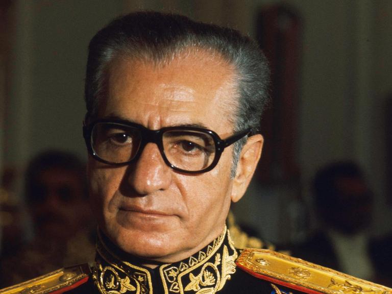 Der Schah Mohammad Reza Pahlavi in Uniform, 1972.