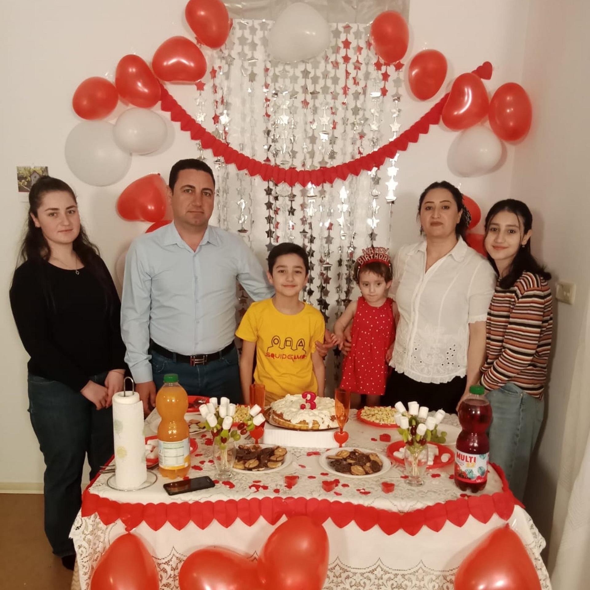 Chronik einer Abschiebung (Deep Doku / rbb) - Trailer Chronik einer Abschiebung (Deep Doku / rbb) - Trailer