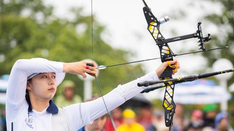 Sihyeon Lim aus Südkorea beim Bogenschießen in Aktion