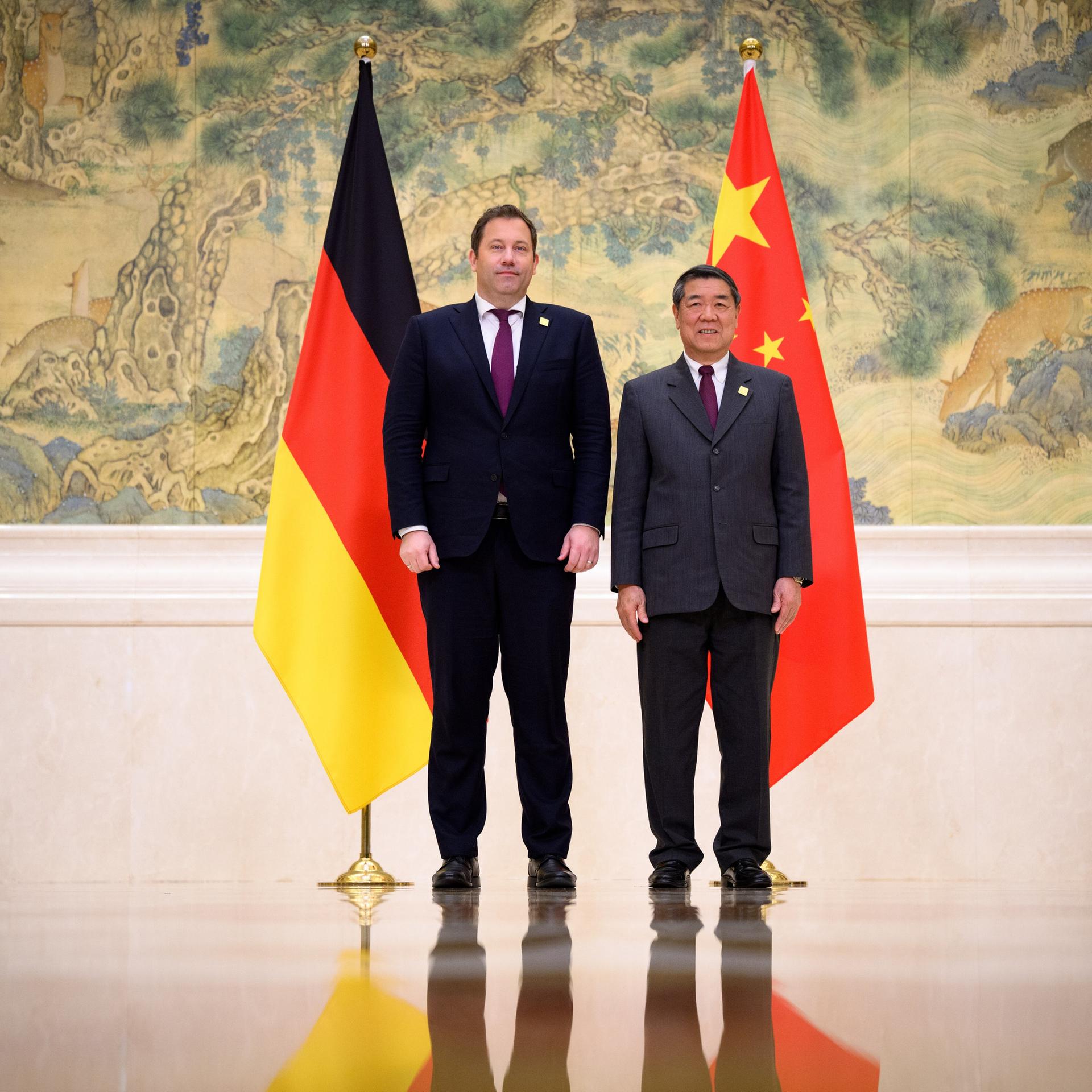 Vizekanzler in China - Finanzminister Lars Klingbeil setzt auf Dialog mit Peking