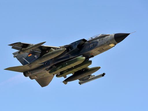 Marschflugkörper Taurus KEPD 350 an einem Kampfjet der Bundeswehr