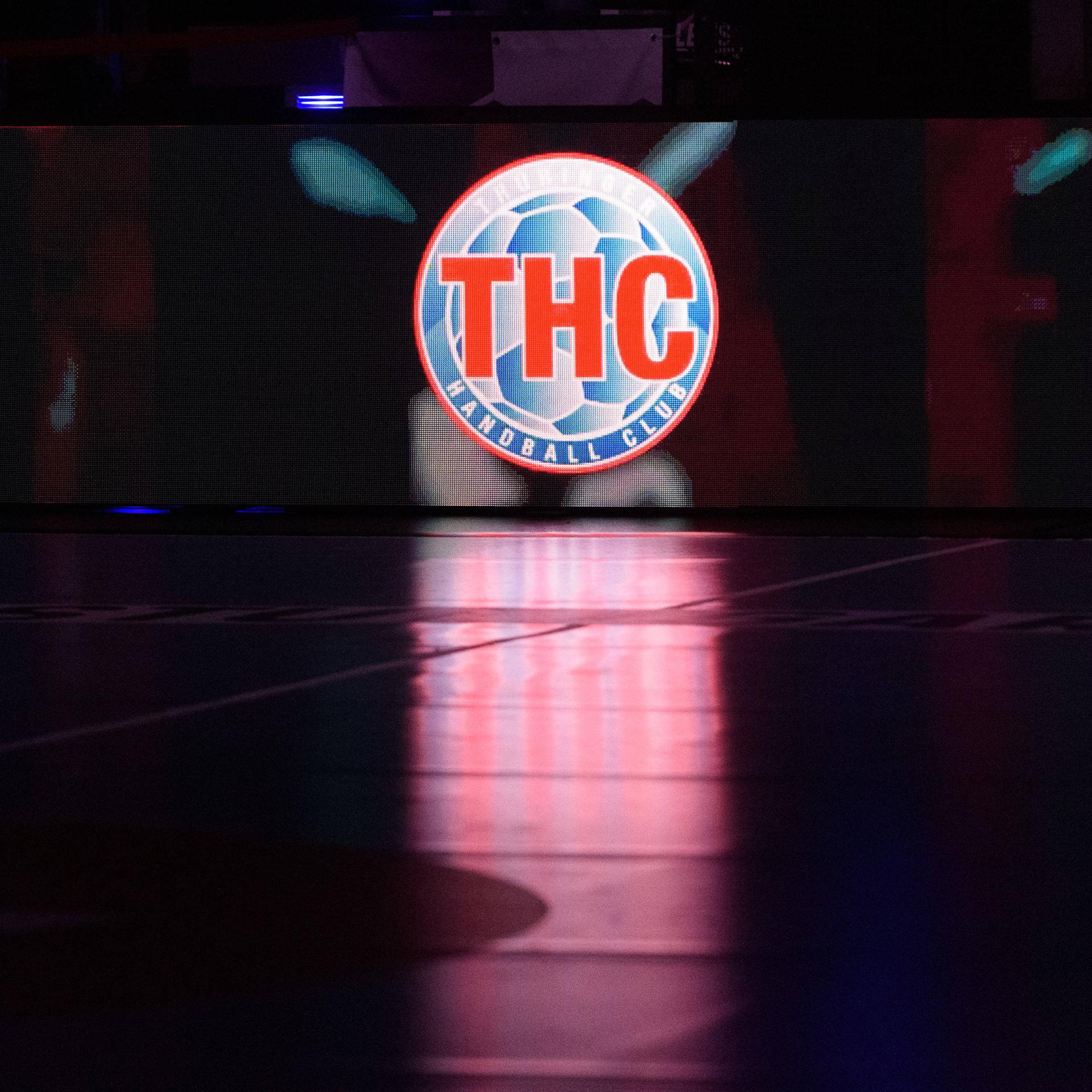 Das Logo des Thüringer HC auf einer LED-Bande