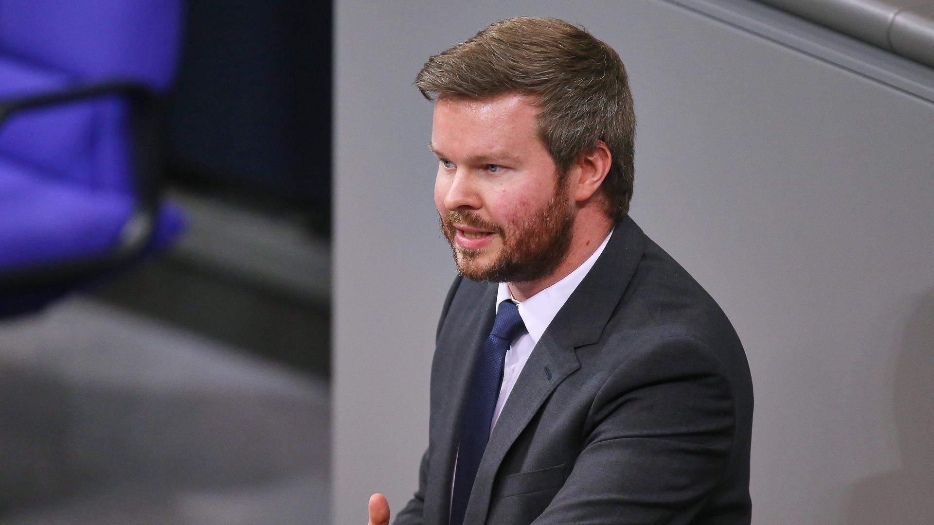 Michael Espendiller, AfD, spricht im Bundestag.
