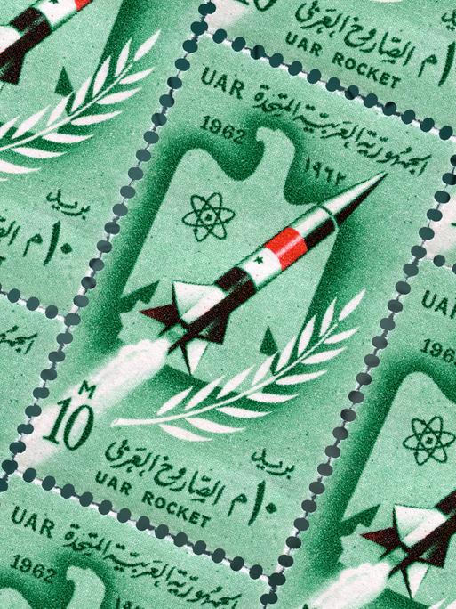Briefmarken mit Raketen darauf, bildfüllend.