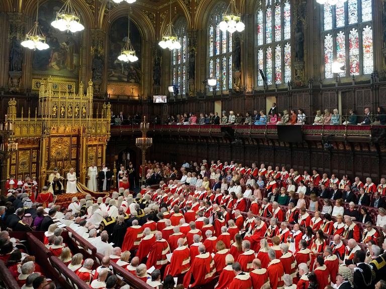 Bei der Parlamentseröffnung im House of Lords hält König Charles III. von Großbritannien die traditionsreiche "King's Speech". Dabei stellt er die Gesetzesvorhaben der Regierung am 17. Juli 2024 vor.