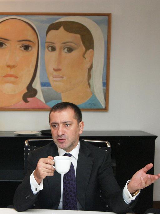 Der türkische Journalist, Kolumnist, Fernsehmoderator und Medienmanager Fatih Altayli am 28. März 2006 in Istanbul.