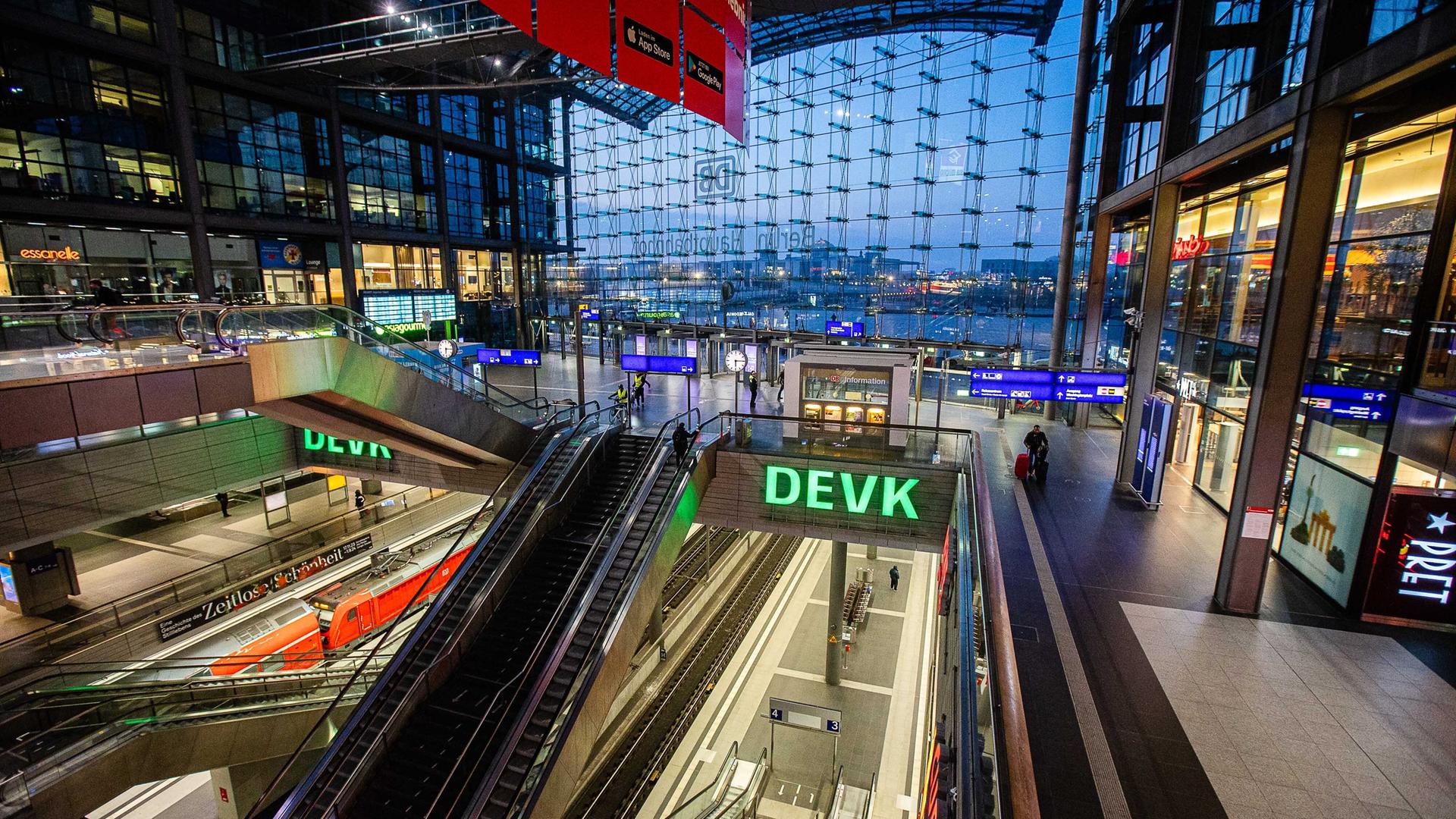 Der leere Hauptbahnhof Berlin während eines Streik der GDL am 7. März 2024 in Berlin.
