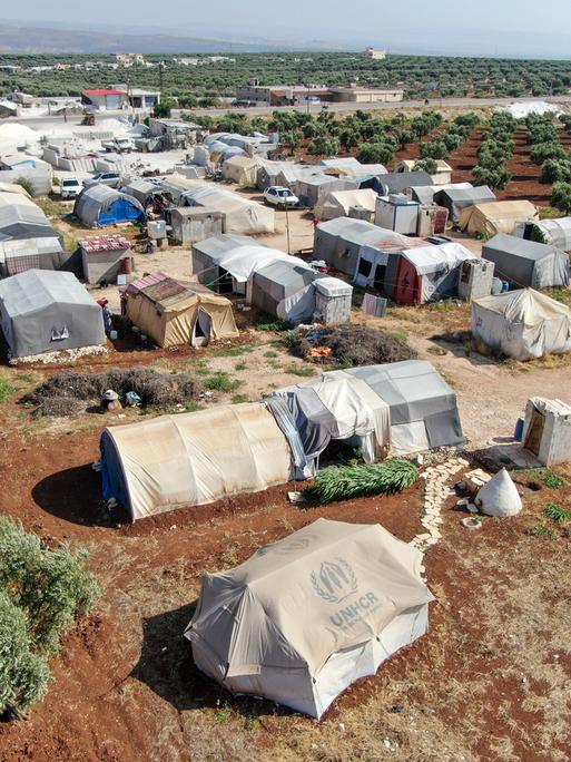 Ein Lager für Vertriebene und Flüchtlinge im Norden Syriens. Viele dieser Lager waren in diesem Jahr von der Wasserversorgung abgeschnitten.