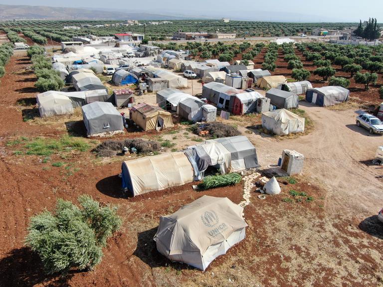 Ein Lager für Vertriebene und Flüchtlinge im Norden Syriens. Viele dieser Lager waren in diesem Jahr von der Wasserversorgung abgeschnitten.