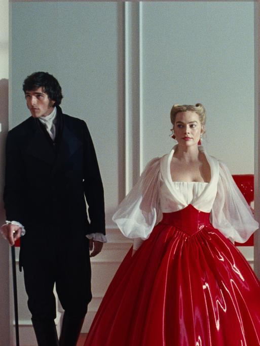 Jacob Elordi als Heathcliffe und Margot Robbie als Catherine in einer Szene im Film "Wuthering Heights" von Emmerald Fennel